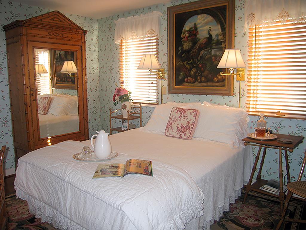The Bed And Breakfast Inn At La Jolla San Diego Room photo